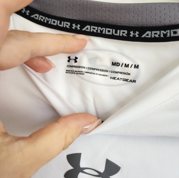 Under Armour 2 sport tank tops NWOT M - Picture 2 of 3